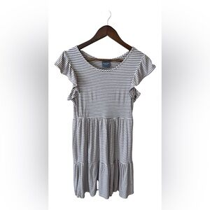 Olivia Rae Cream & Black Summer Dress • SMALL • Ruffle sleeve